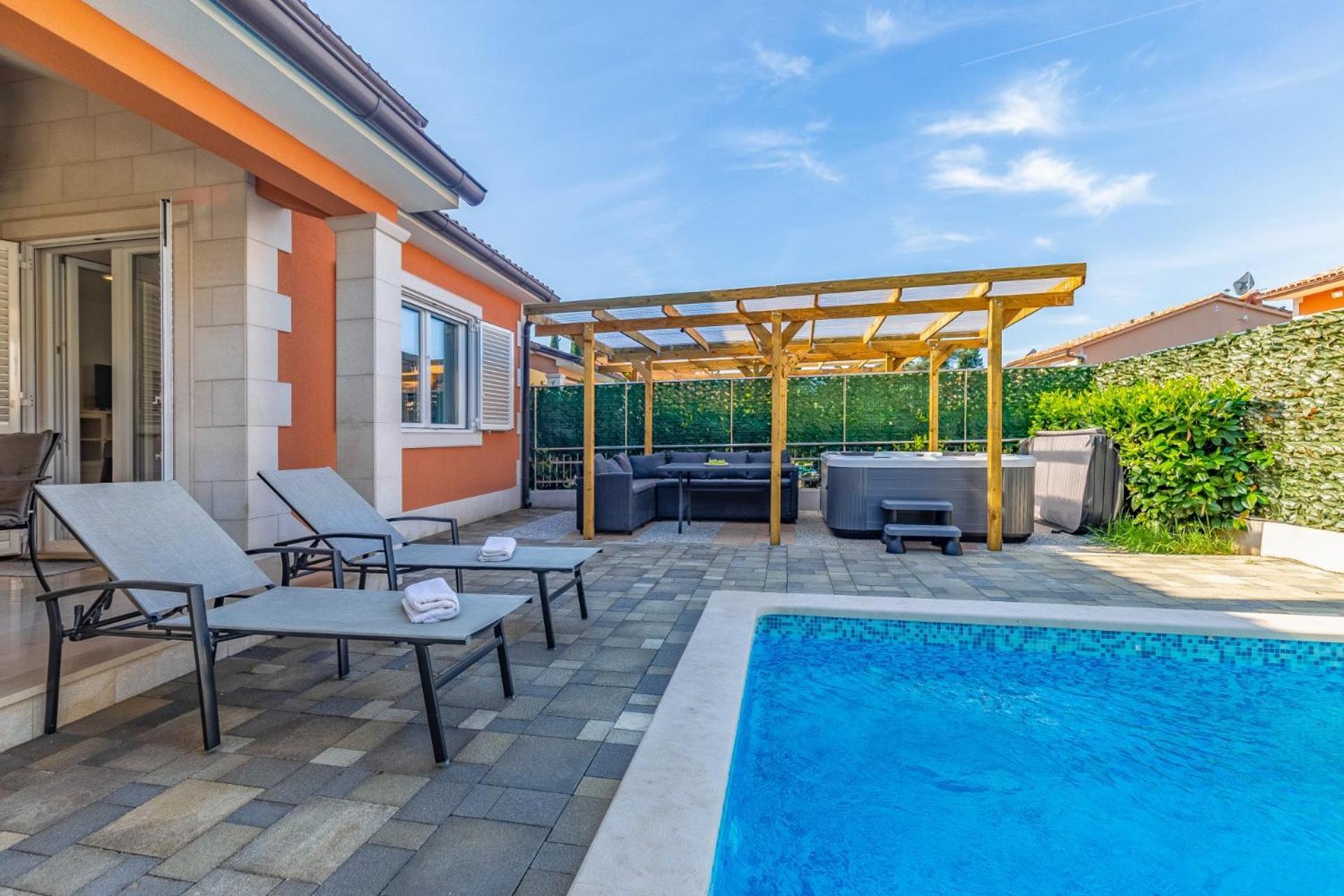 Villas Lotus With Pool And Jacuzzi Póla Kültér fotó