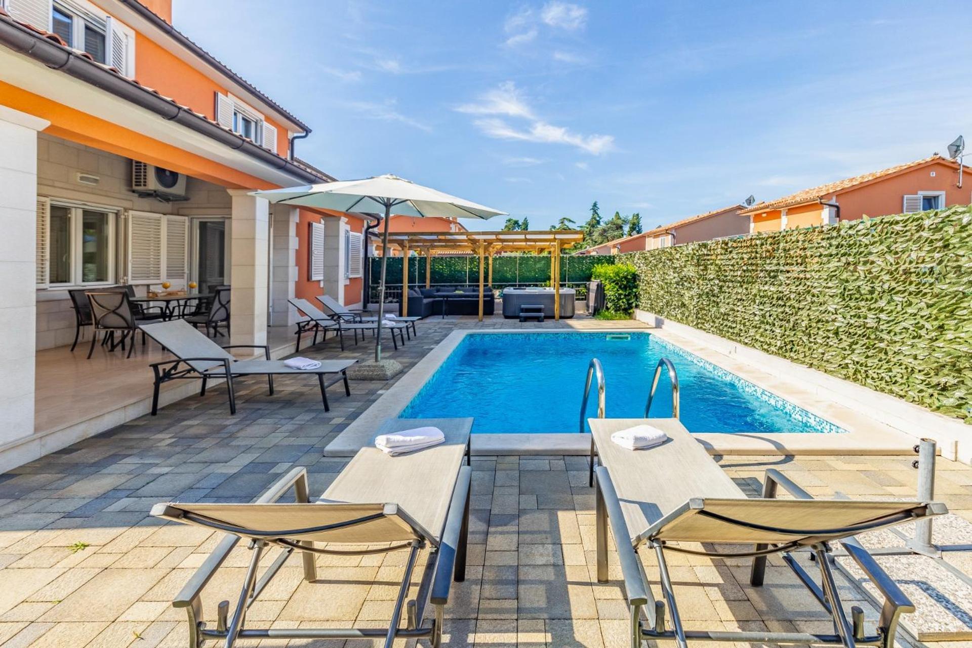 Villas Lotus With Pool And Jacuzzi Póla Kültér fotó