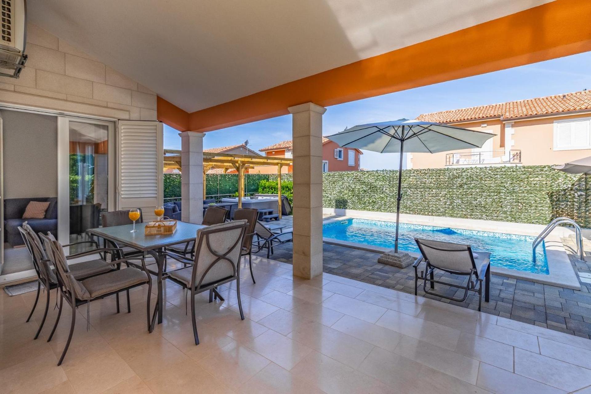 Villas Lotus With Pool And Jacuzzi Póla Kültér fotó