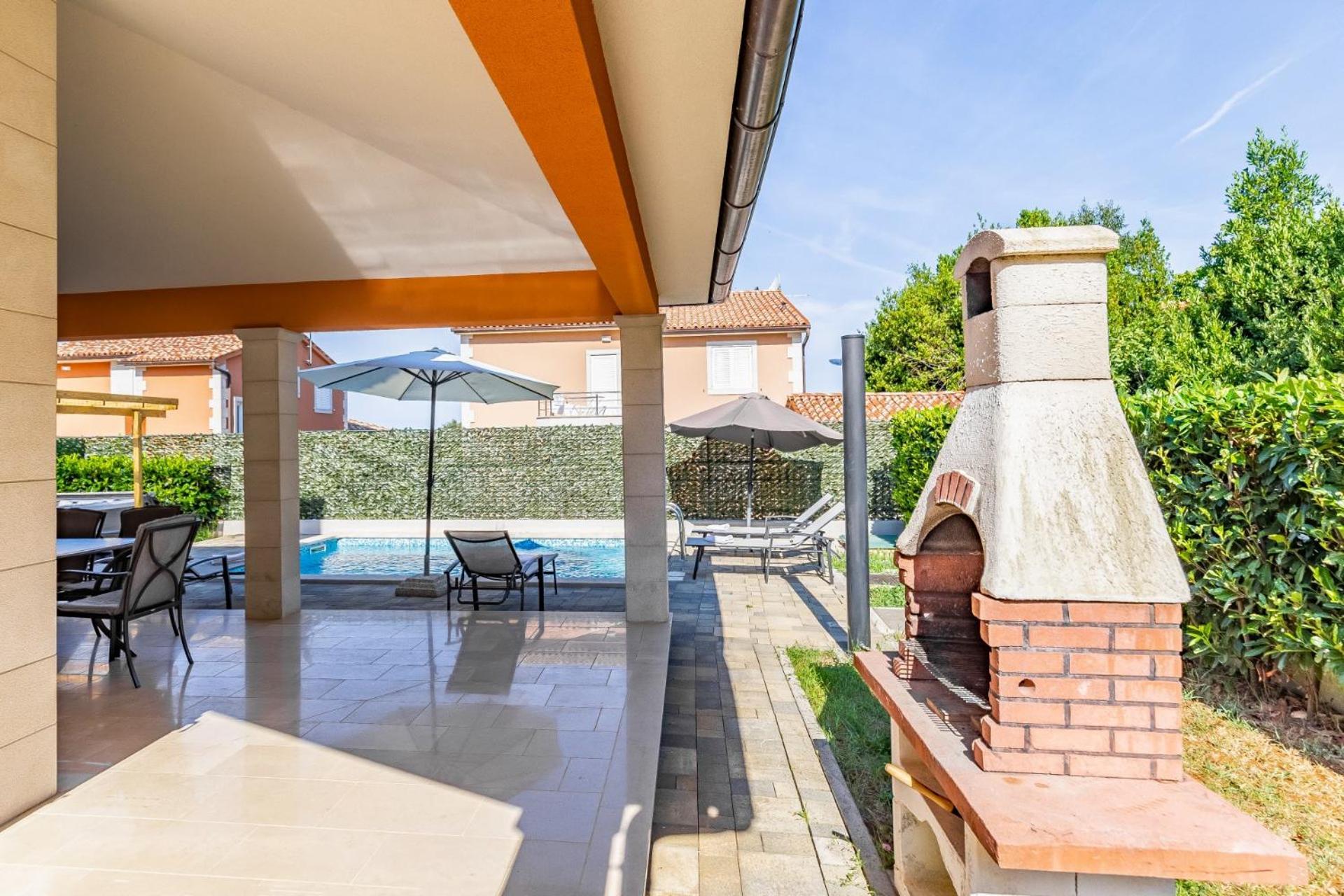 Villas Lotus With Pool And Jacuzzi Póla Kültér fotó