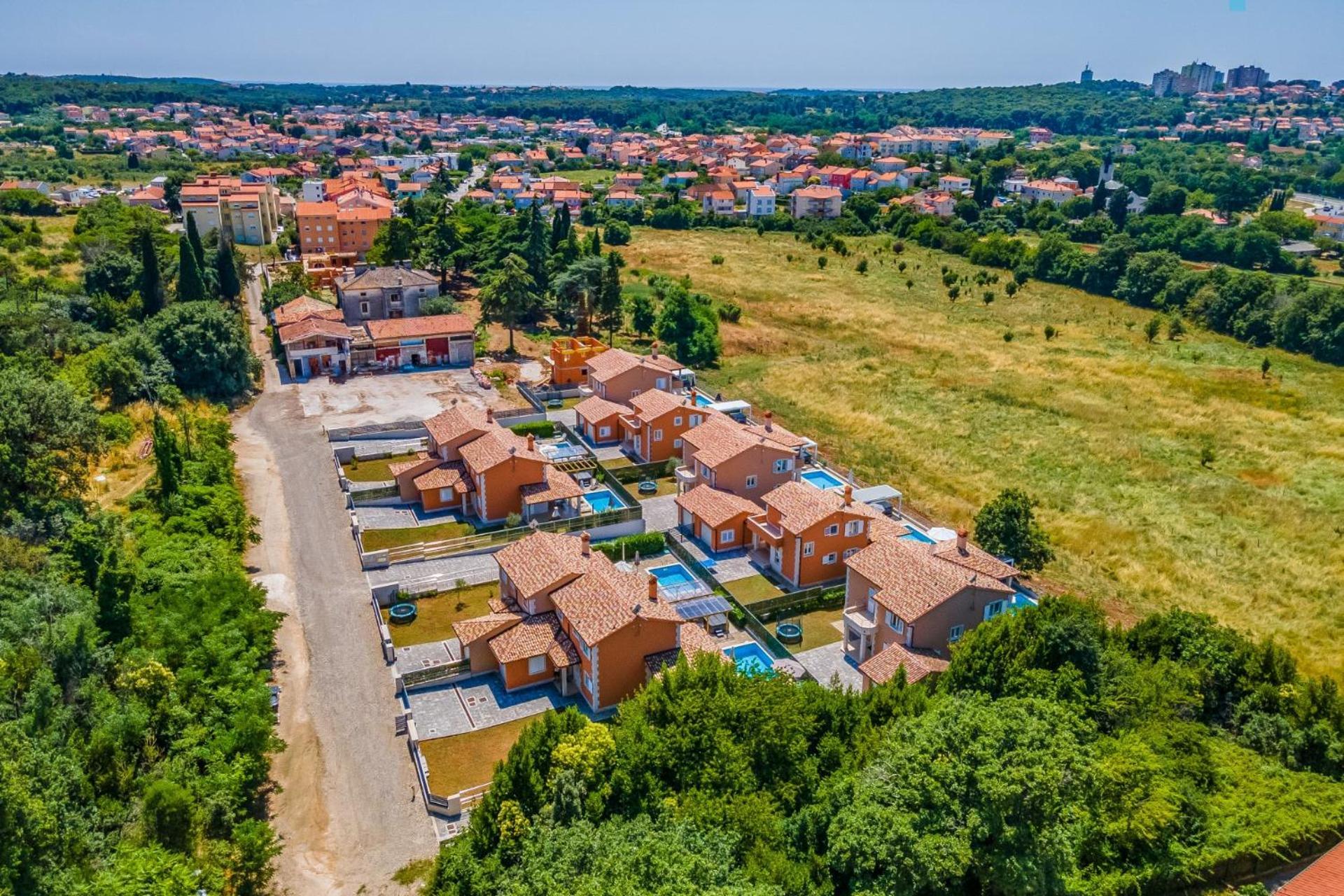 Villas Lotus With Pool And Jacuzzi Póla Kültér fotó