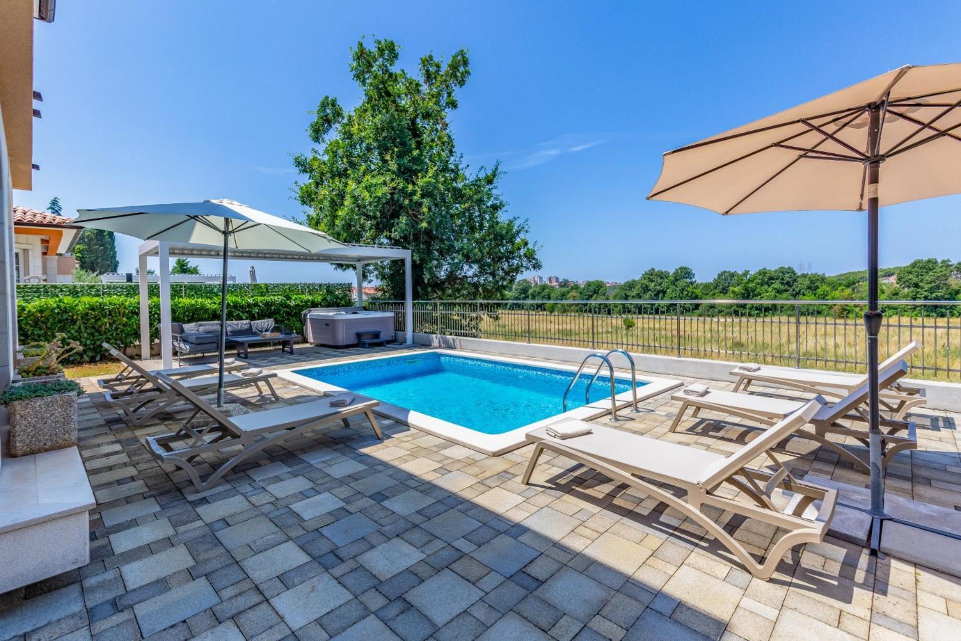 Villas Lotus With Pool And Jacuzzi Póla Kültér fotó