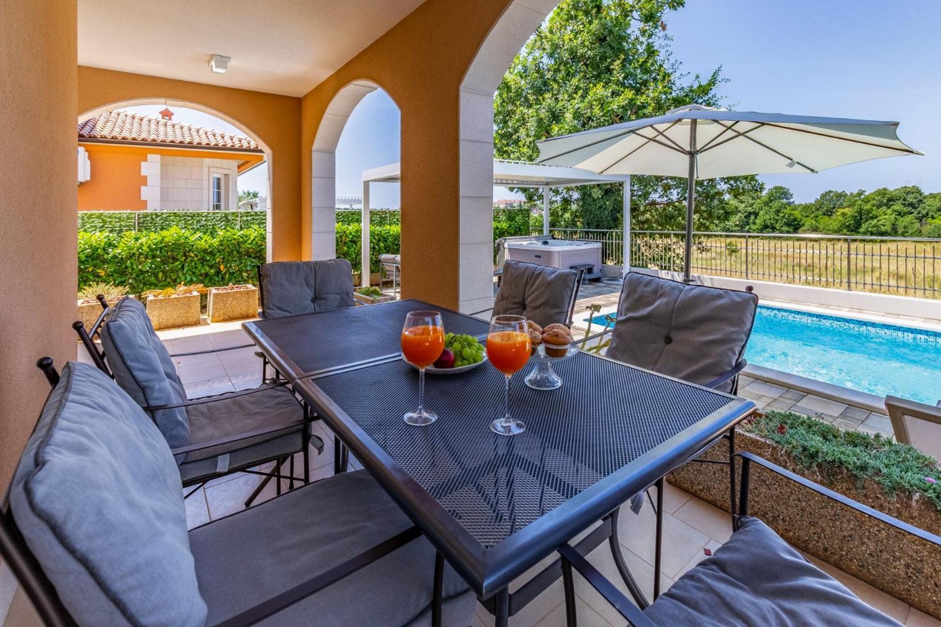 Villas Lotus With Pool And Jacuzzi Póla Kültér fotó