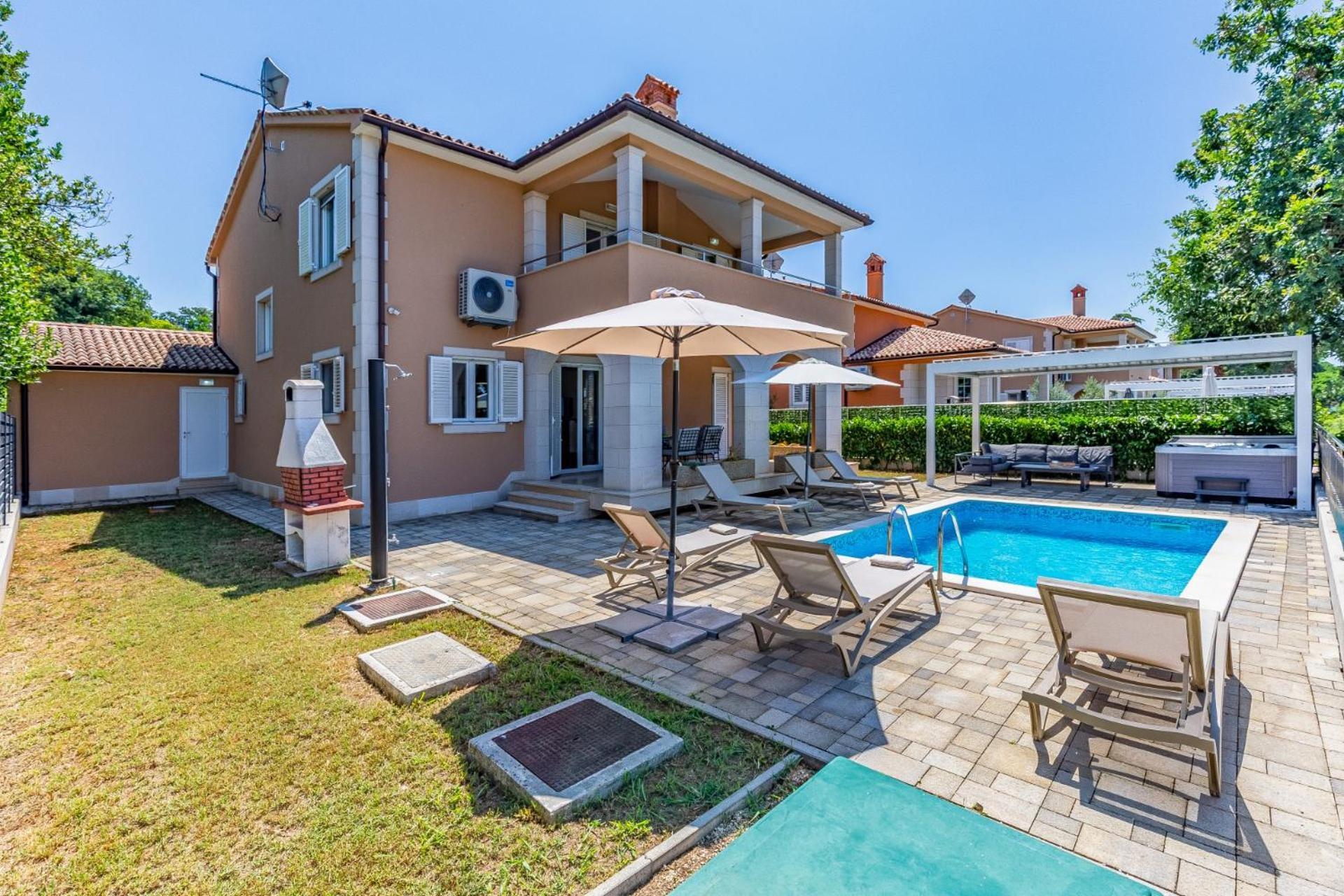 Villas Lotus With Pool And Jacuzzi Póla Kültér fotó