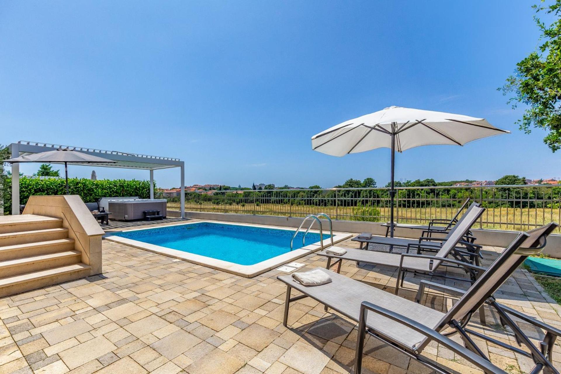 Villas Lotus With Pool And Jacuzzi Póla Kültér fotó