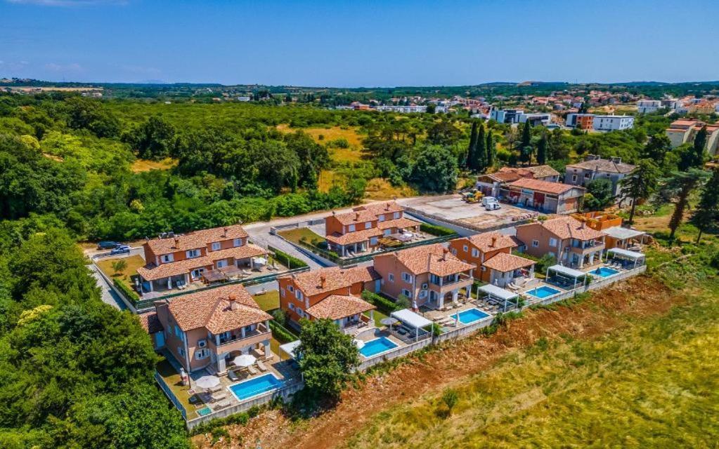 Villas Lotus With Pool And Jacuzzi Póla Kültér fotó